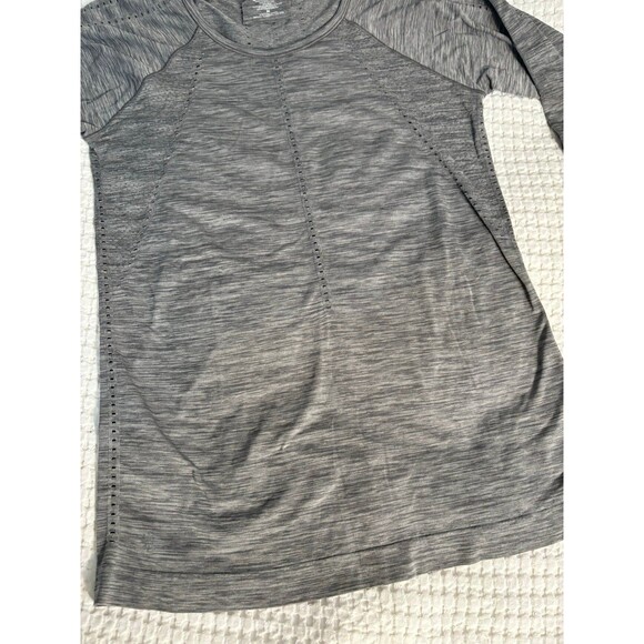 Athleta Foothill Long sleeve medium odorless top - Picture 3 of 5